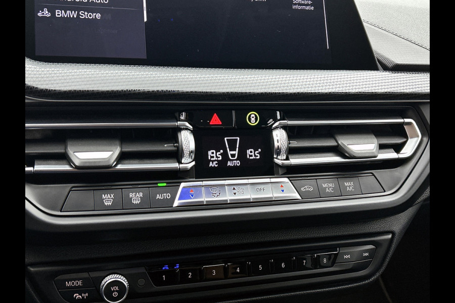 BMW 1-serie 118i Executive Edition Sport (NAVIGATIE, LED, SPORTSTOELEN, PDC, GOED ONDERHOUDEN)