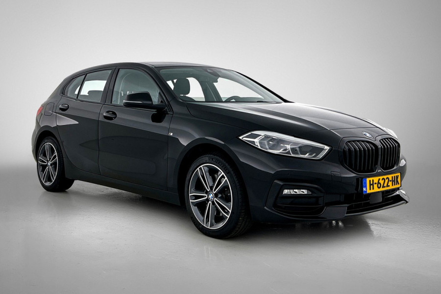 BMW 1-serie 118i Executive Edition Sport (NAVIGATIE, LED, SPORTSTOELEN, PDC, GOED ONDERHOUDEN)
