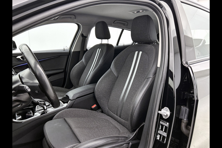 BMW 1-serie 118i Executive Edition Sport (NAVIGATIE, LED, SPORTSTOELEN, PDC, GOED ONDERHOUDEN)