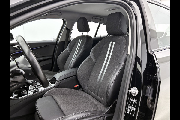 BMW 1-serie 118i Executive Edition Sport (NAVIGATIE, LED, SPORTSTOELEN, PDC, GOED ONDERHOUDEN)