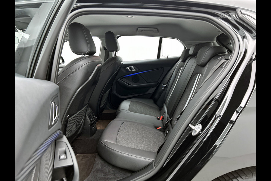 BMW 1-serie 118i Executive Edition Sport (NAVIGATIE, LED, SPORTSTOELEN, PDC, GOED ONDERHOUDEN)