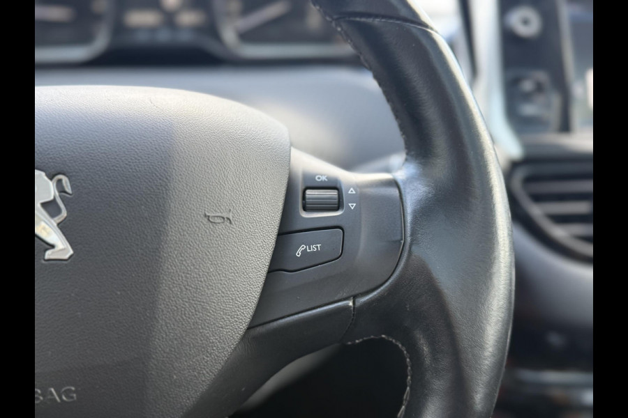 Peugeot 2008 1.2 PureTech Allure 2e Eigenaar,110pk,Dealer Onderhouden,Pano,Navi,Halfleder,Clima,Cruise,Camera,Distributie riem v.v. bij 30.849,N.A.P,Pdc V+A,Lm velgen,APK tot 07-2026