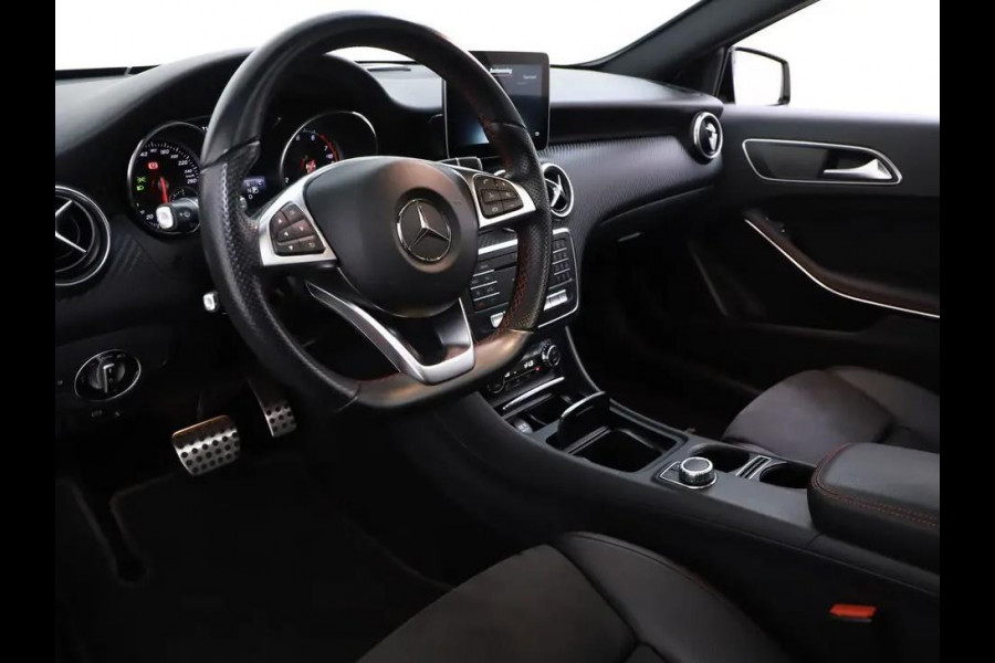 Mercedes-Benz A-Klasse 200 AMG Night Pano Navi Cruise Camera NAP