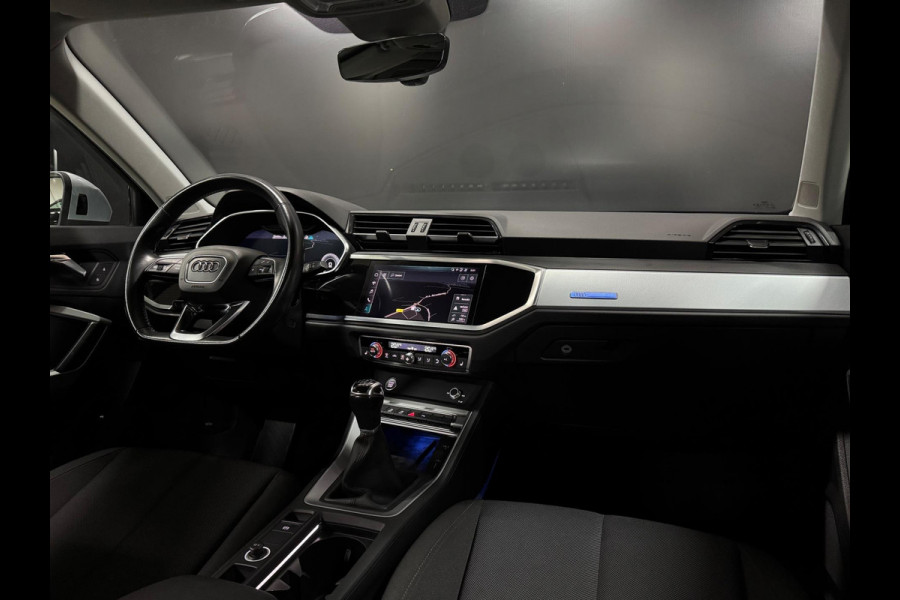 Audi Q3 35 TFSI Pro Line, Matrix Led, Virtual Cockpit, ACC, Blind Spot, Apple Carplay, Clima, PDC, S-Line Velg 19", Onderhouden