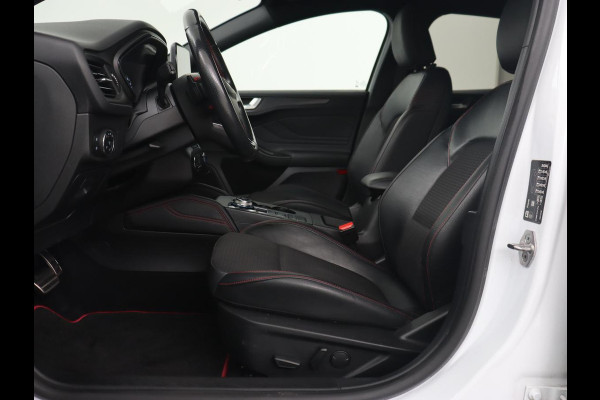 Ford Focus 1.5 EcoBoost ST Line | Stoelverwarming | Half leder | Camera | B&O Sound | Carplay | Park Assist | Navigatie | Dodehoek detectie | Cruise control | Navigatie