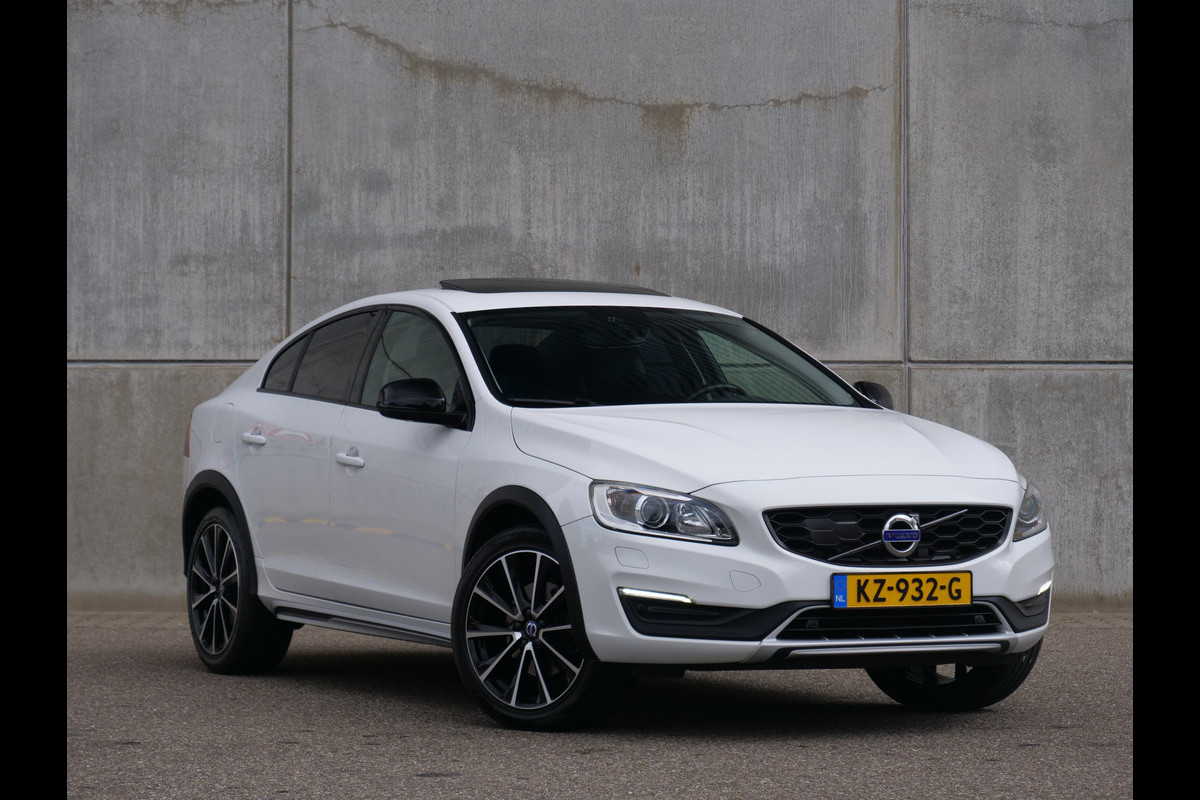 Volvo S60 Cross Country 2.0 D4 Nordic+ | NL Auto | schuifdak | leder | trekhaak..