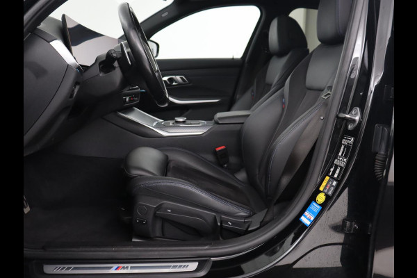 BMW 3-serie 320e M Sport | Schuifdak | Trekhaak | Leder/Alcantara | Camera | Stoel & stuurverwarming | Carplay | Sfeerverlichting | Sportstoelen | Adaptief LED | Navigatie | Park Assist | Widescreen Display | PHEV | Plug In