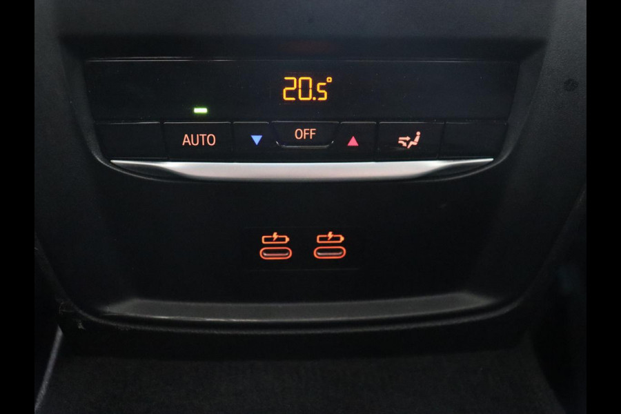 BMW 3-serie 320e M Sport | Schuifdak | Trekhaak | Leder/Alcantara | Camera | Stoel & stuurverwarming | Carplay | Sfeerverlichting | Sportstoelen | Adaptief LED | Navigatie | Park Assist | Widescreen Display | PHEV | Plug In