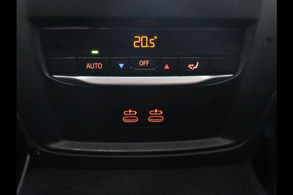 BMW 3-serie 320e M Sport | Schuifdak | Trekhaak | Leder/Alcantara | Camera | Stoel & stuurverwarming | Carplay | Sfeerverlichting | Sportstoelen | Adaptief LED | Navigatie | Park Assist | Widescreen Display | PHEV | Plug In
