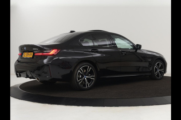 BMW 3-serie 320e M Sport | Schuifdak | Trekhaak | Leder/Alcantara | Camera | Stoel & stuurverwarming | Carplay | Sfeerverlichting | Sportstoelen | Adaptief LED | Navigatie | Park Assist | Widescreen Display | PHEV | Plug In