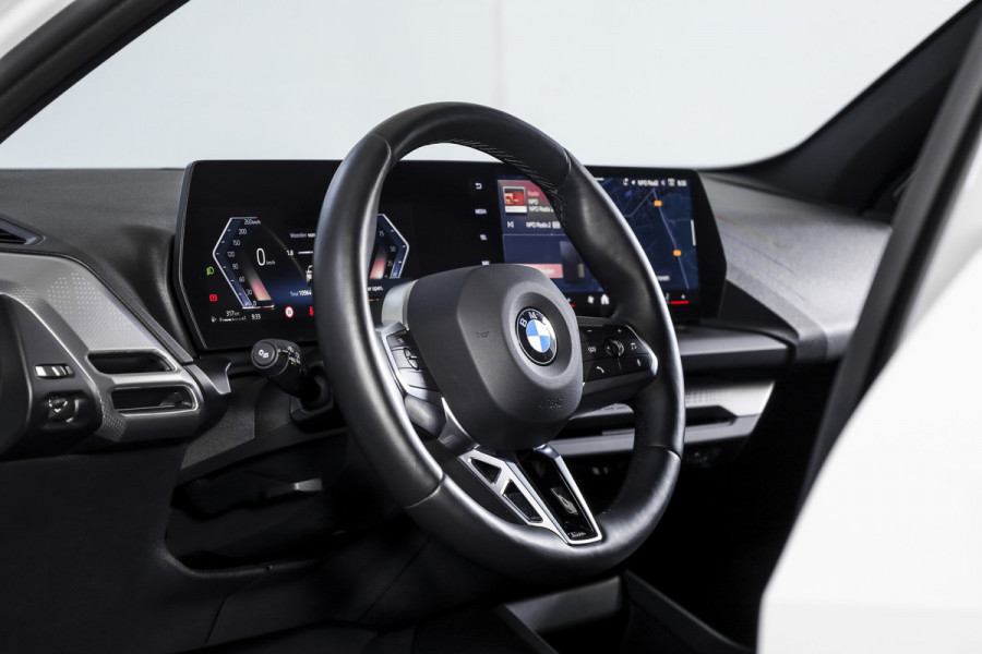 BMW 1-serie 120 M Sport - Automaat | Dig. Cockpit | Adapt. Cruise | Harman/Kardon | Stoelverw. | PDC | Camera | NAV + App. Connect | ECC | DAB | LM 18" | 9351