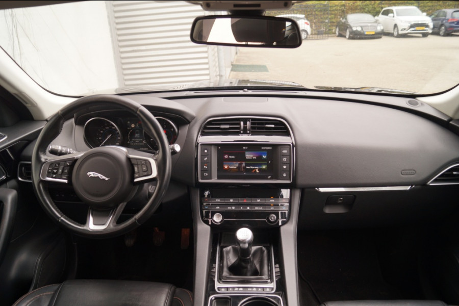 Jaguar F-Pace 2.0d 180pk AWD Prestige -LEER-NAVI-CAM-ECC-