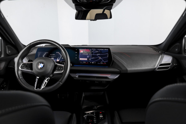 BMW 1-serie 120 M Sport | Innovation Pack | Premium Pack | S/K-Panodak | Dig. Cockpit | Adapt. Cruise | Stoel+-Stuurverw. | 360 Camera | NAV + App. Connect | Harman\Kardon | Head-Up | LM 19" | Afn. trekhaak | 1481