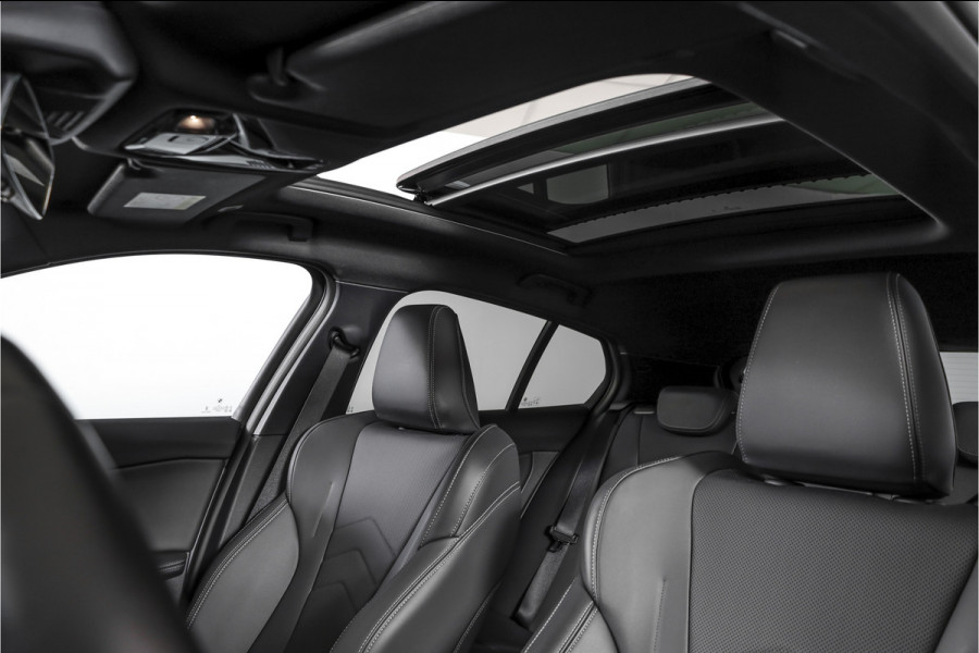 BMW 1-serie 120 M Sport | Innovation Pack | Premium Pack | S/K-Panodak | Dig. Cockpit | Adapt. Cruise | Stoel+-Stuurverw. | 360 Camera | NAV + App. Connect | Harman\Kardon | Head-Up | LM 19" | Afn. trekhaak | 1481