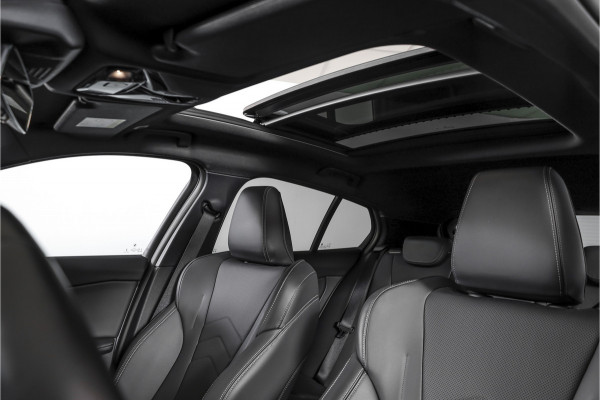BMW 1-serie 120 M Sport | Innovation Pack | Premium Pack | S/K-Panodak | Dig. Cockpit | Adapt. Cruise | Stoel+-Stuurverw. | 360 Camera | NAV + App. Connect | Harman\Kardon | Head-Up | LM 19" | Afn. trekhaak | 1481