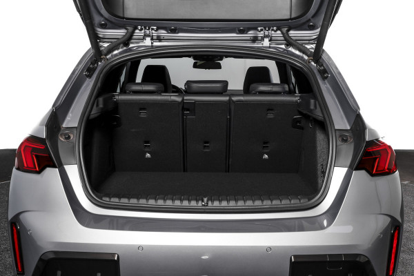 BMW 1-serie 120 M Sport | Innovation Pack | Premium Pack | S/K-Panodak | Dig. Cockpit | Adapt. Cruise | Stoel+-Stuurverw. | 360 Camera | NAV + App. Connect | Harman\Kardon | Head-Up | LM 19" | Afn. trekhaak | 1481