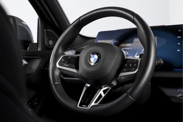 BMW 1-serie 120 M Sport | Innovation Pack | Premium Pack | S/K-Panodak | Dig. Cockpit | Adapt. Cruise | Stoel+-Stuurverw. | 360 Camera | NAV + App. Connect | Harman\Kardon | Head-Up | LM 19" | Afn. trekhaak | 1481