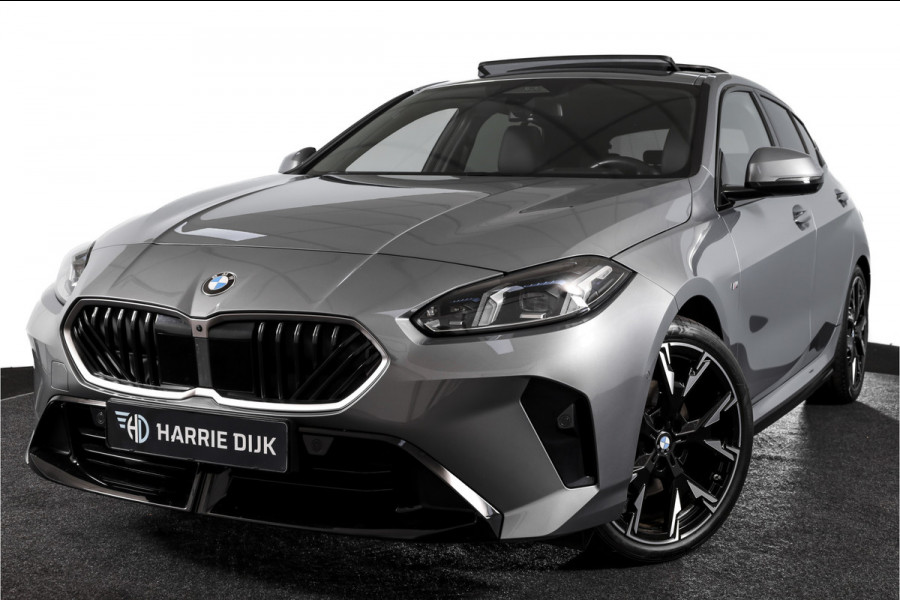 BMW 1-serie 120 M Sport | Innovation Pack | Premium Pack | S/K-Panodak | Dig. Cockpit | Adapt. Cruise | Stoel+-Stuurverw. | 360 Camera | NAV + App. Connect | Harman\Kardon | Head-Up | LM 19" | Afn. trekhaak | 1481