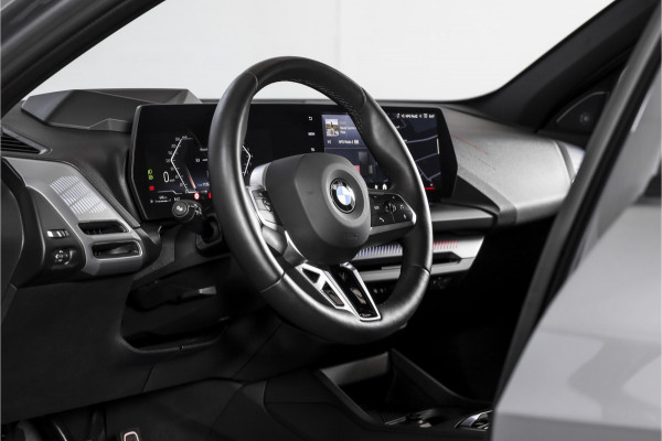 BMW 1-serie 120 M Sport | Innovation Pack | Premium Pack | S/K-Panodak | Dig. Cockpit | Adapt. Cruise | Stoel+-Stuurverw. | 360 Camera | NAV + App. Connect | Harman\Kardon | Head-Up | LM 19" | Afn. trekhaak | 1481