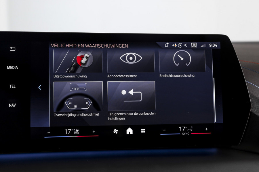 BMW 1-serie 120 M Sport | Innovation Pack | Premium Pack | S/K-Panodak | Dig. Cockpit | Adapt. Cruise | Stoel+-Stuurverw. | 360 Camera | NAV + App. Connect | Harman\Kardon | Head-Up | LM 19" | Afn. trekhaak | 1481