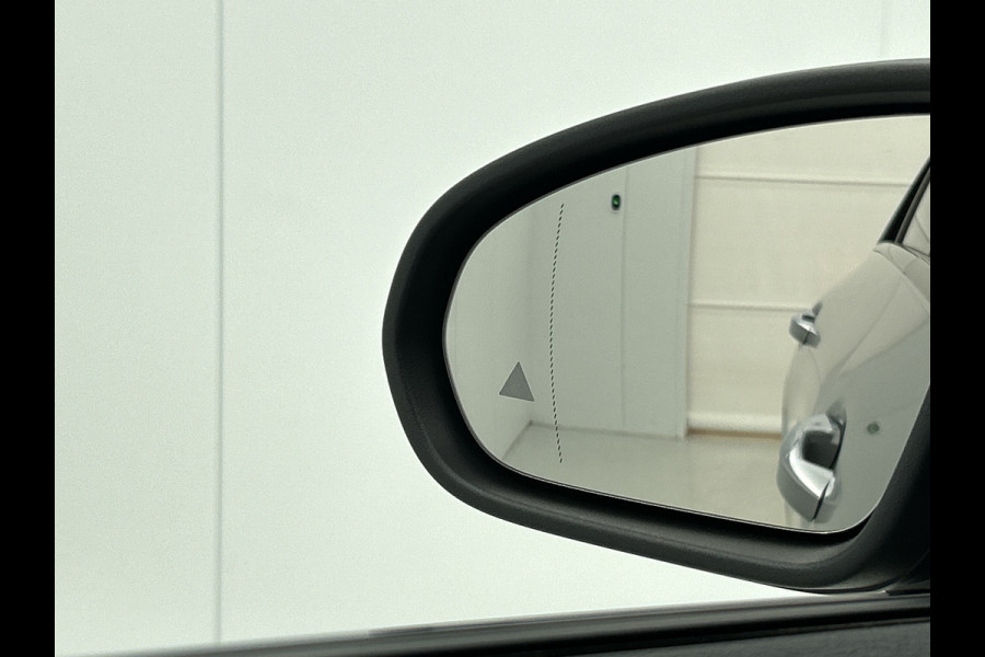 Mercedes-Benz CLA-Klasse 180 Business Solution AMG | AMG Line Plus pakket | Antidiefstalpakket GUARD 360° Plus | Multibeam LED | Smartphone-integratie | Head-up display | 	Parkeerpakket met 360°-camera |