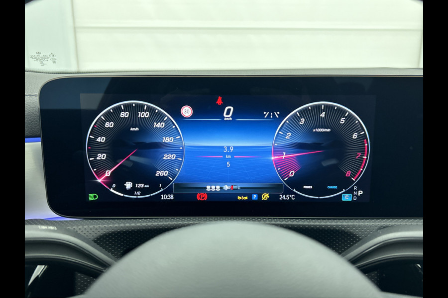 Mercedes-Benz CLA-Klasse 180 Business Solution AMG | AMG Line Plus pakket | Antidiefstalpakket GUARD 360° Plus | Multibeam LED | Smartphone-integratie | Head-up display | 	Parkeerpakket met 360°-camera |