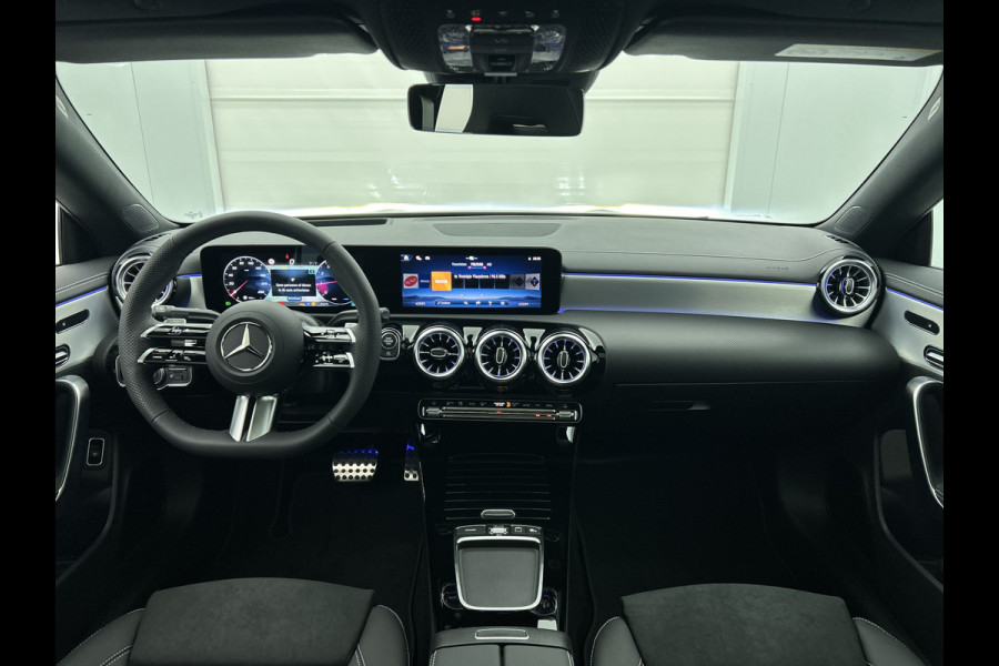 Mercedes-Benz CLA-Klasse 180 Business Solution AMG | AMG Line Plus pakket | Antidiefstalpakket GUARD 360° Plus | Multibeam LED | Smartphone-integratie | Head-up display | 	Parkeerpakket met 360°-camera |