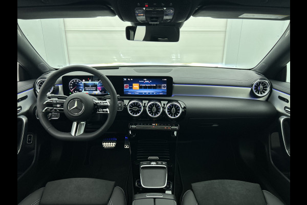 Mercedes-Benz CLA-Klasse 180 Business Solution AMG | AMG Line Plus pakket | Antidiefstalpakket GUARD 360° Plus | Multibeam LED | Smartphone-integratie | Head-up display | 	Parkeerpakket met 360°-camera |