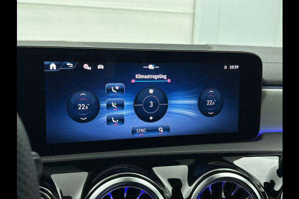 Mercedes-Benz CLA-Klasse 180 Business Solution AMG | AMG Line Plus pakket | Antidiefstalpakket GUARD 360° Plus | Multibeam LED | Smartphone-integratie | Head-up display | 	Parkeerpakket met 360°-camera |