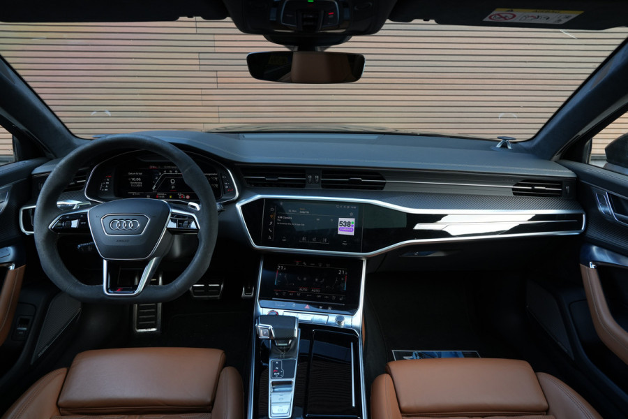 Audi RS6 Avant 4.0 TFSI | B&O 3D | Akrapovic | 4WS | VOL | Audi RS6 Avant 4.0 TFSI | B&O 3D | Akrapovic | 4WS | VOL |