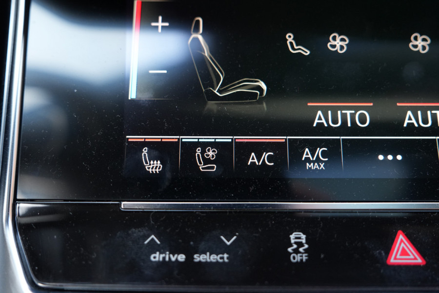 Audi RS6 Avant 4.0 TFSI | B&O 3D | Akrapovic | 4WS | VOL | Audi RS6 Avant 4.0 TFSI | B&O 3D | Akrapovic | 4WS | VOL |