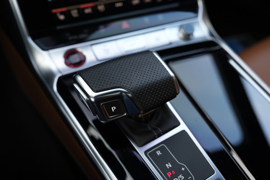 Audi RS6 Avant 4.0 TFSI | B&O 3D | Akrapovic | 4WS | VOL | Audi RS6 Avant 4.0 TFSI | B&O 3D | Akrapovic | 4WS | VOL |