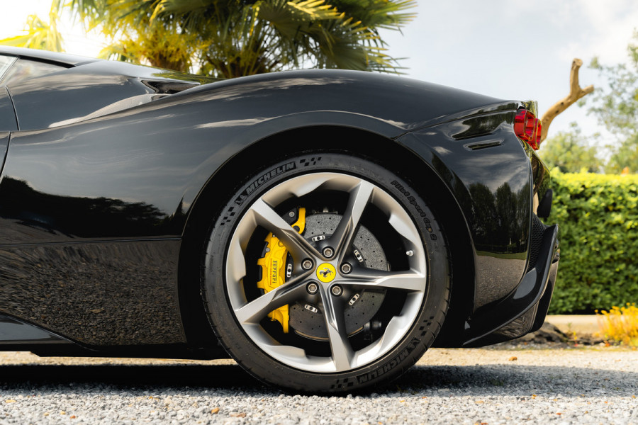 Ferrari SF90 Stradale 4.0 V8 | Assetto Fiorano | Daytona Racing seats |