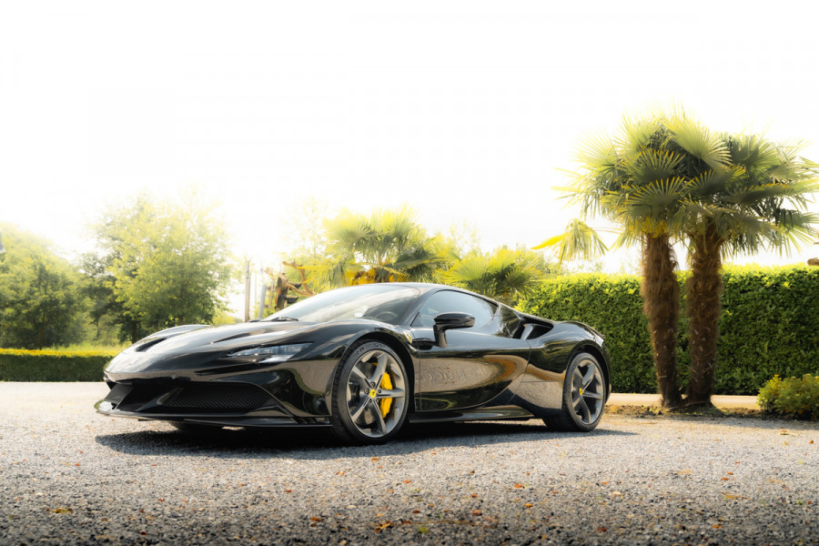 Ferrari SF90 Stradale 4.0 V8 | Assetto Fiorano | Daytona Racing seats |