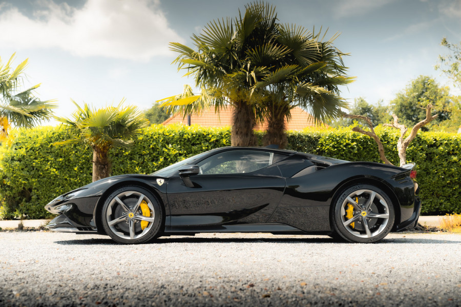 Ferrari SF90 Stradale 4.0 V8 | Assetto Fiorano | Daytona Racing seats |