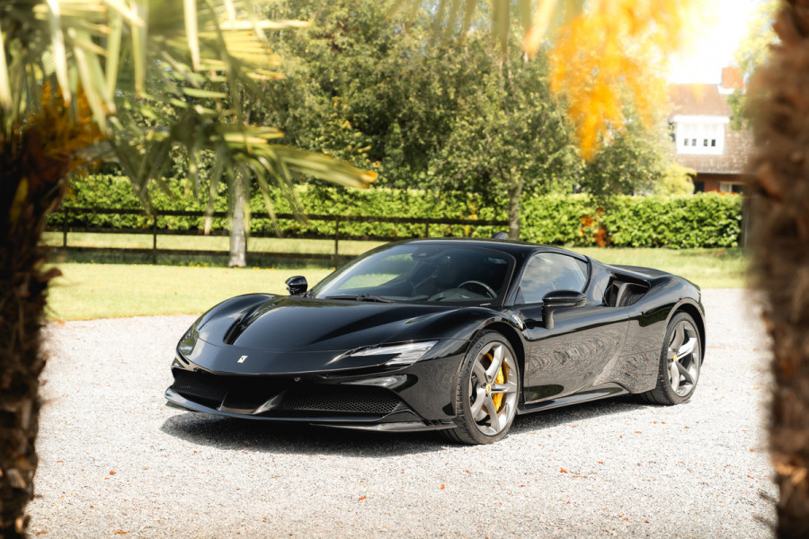 Ferrari SF90 Stradale 4.0 V8 | Assetto Fiorano | Daytona Racing seats |