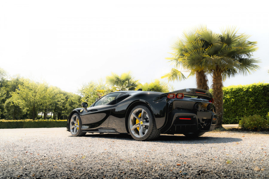 Ferrari SF90 Stradale 4.0 V8 | Assetto Fiorano | Daytona Racing seats |