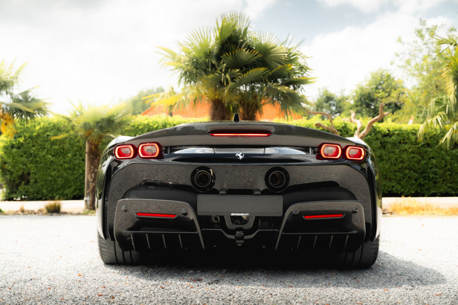Ferrari SF90 Stradale 4.0 V8 | Assetto Fiorano | Daytona Racing seats |
