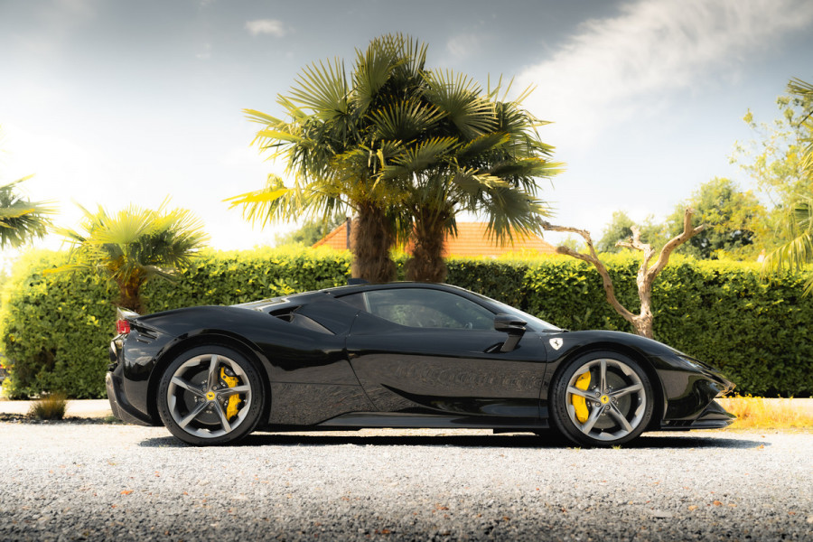 Ferrari SF90 Stradale 4.0 V8 | Assetto Fiorano | Daytona Racing seats |