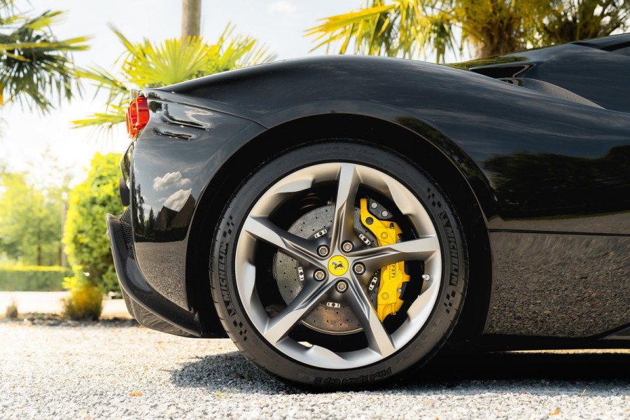 Ferrari SF90 Stradale 4.0 V8 | Assetto Fiorano | Daytona Racing seats |