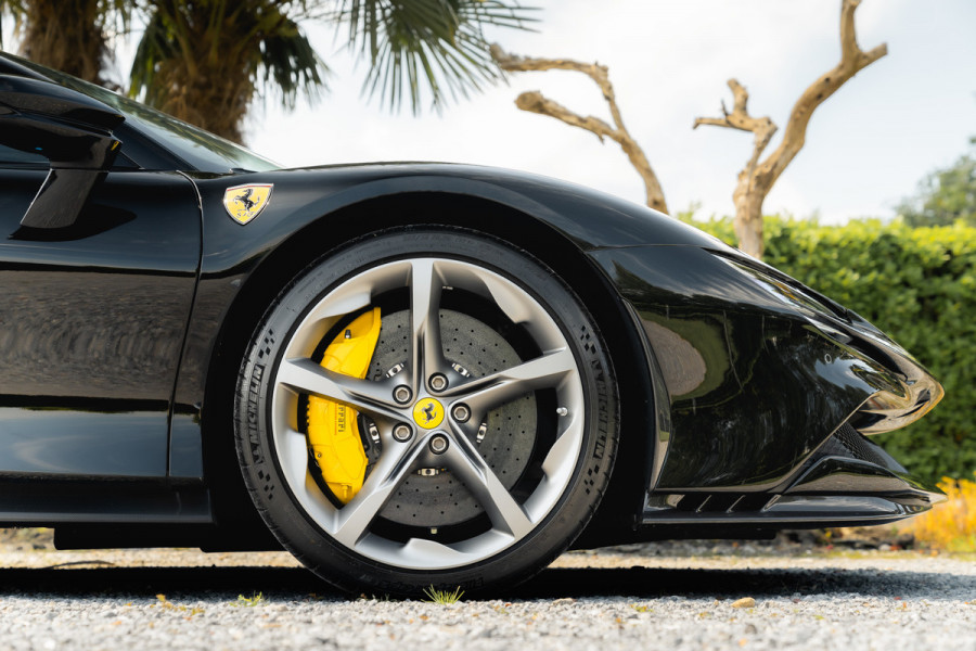 Ferrari SF90 Stradale 4.0 V8 | Assetto Fiorano | Daytona Racing seats |