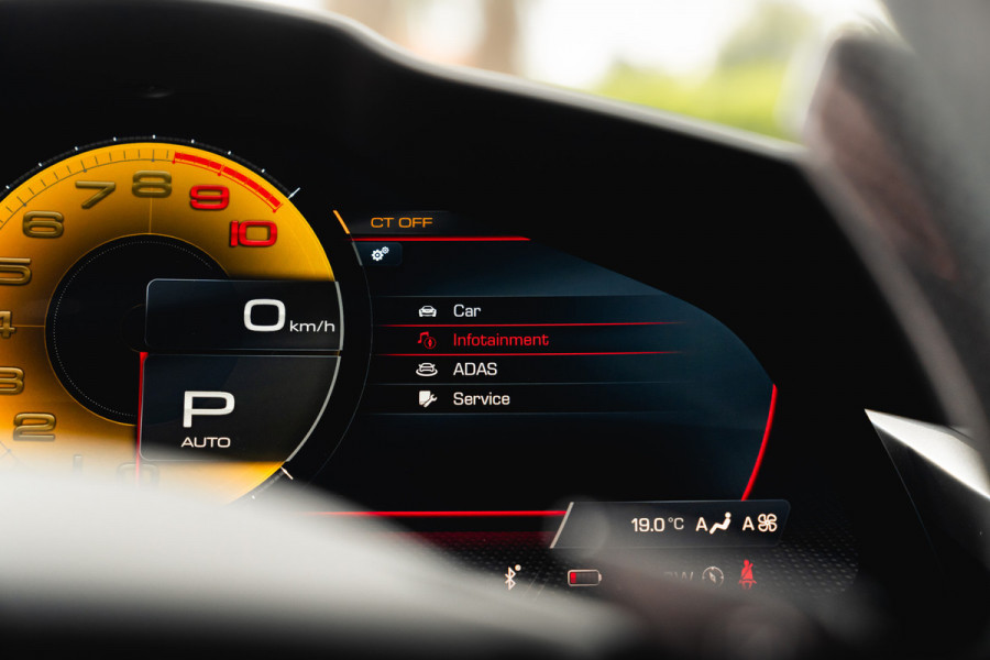 Ferrari SF90 Stradale 4.0 V8 | Assetto Fiorano | Daytona Racing seats |