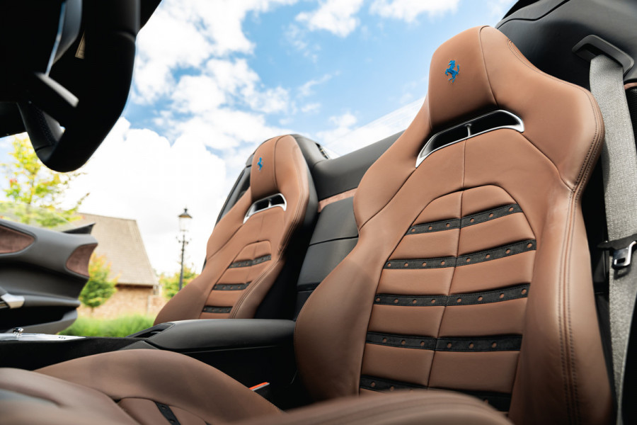 Ferrari SF90 Spider 4.0 V8 | Blu Pozzi | Daytona Seats Cioccolato |