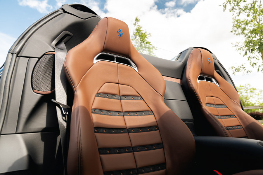 Ferrari SF90 Spider 4.0 V8 | Blu Pozzi | Daytona Seats Cioccolato |