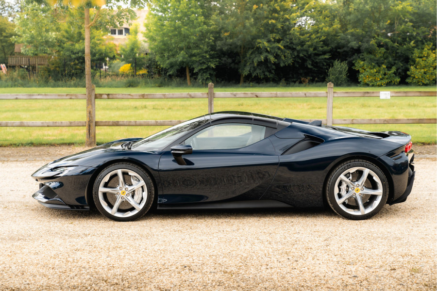 Ferrari SF90 Spider 4.0 V8 | Blu Pozzi | Daytona Seats Cioccolato |