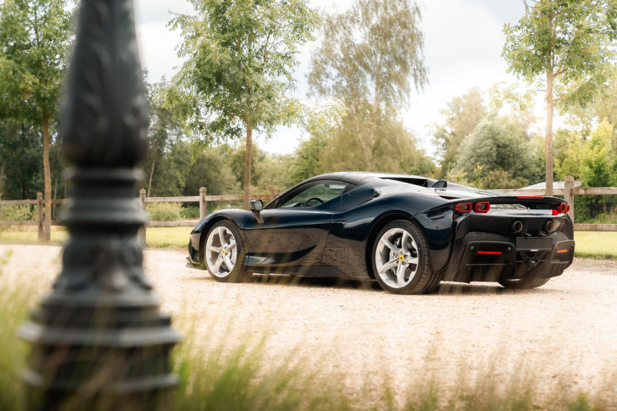 Ferrari SF90 Spider 4.0 V8 | Blu Pozzi | Daytona Seats Cioccolato |