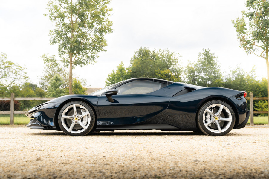 Ferrari SF90 Spider 4.0 V8 | Blu Pozzi | Daytona Seats Cioccolato |