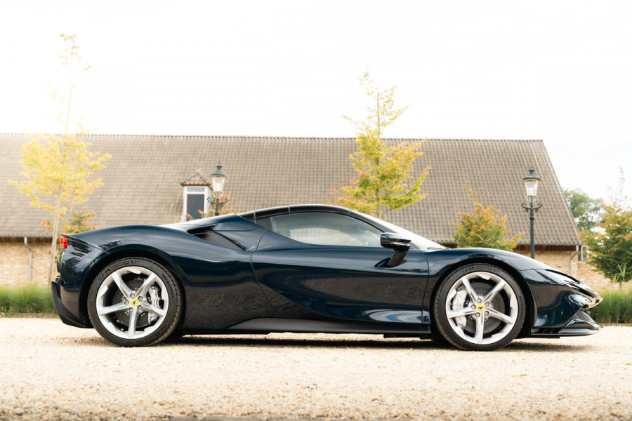 Ferrari SF90 Spider 4.0 V8 | Blu Pozzi | Daytona Seats Cioccolato |