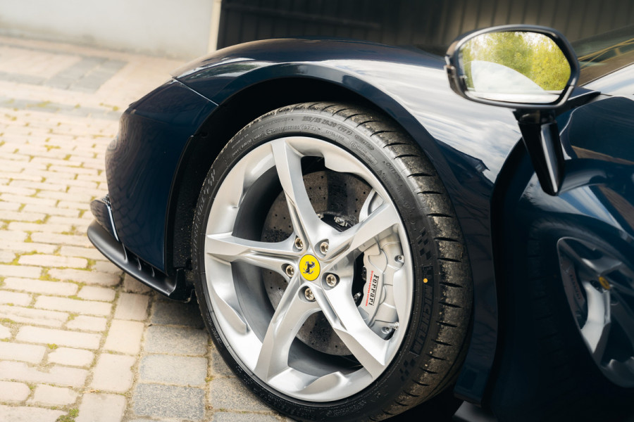 Ferrari SF90 Spider 4.0 V8 | Blu Pozzi | Daytona Seats Cioccolato |