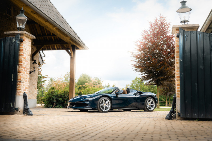 Ferrari SF90 Spider 4.0 V8 | Blu Pozzi | Daytona Seats Cioccolato |